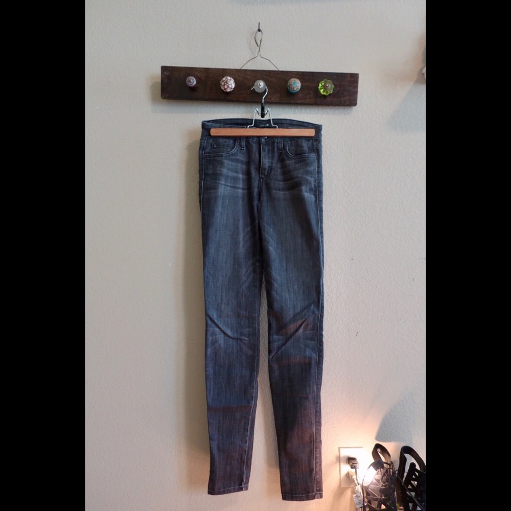 Size 4 (26) Joe’s jeans